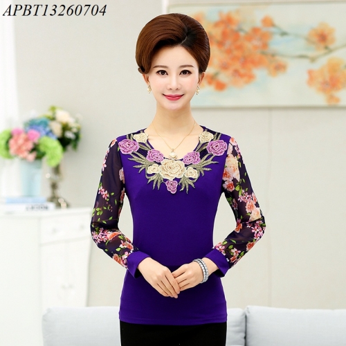 Áo thun cổ thêu hoa cho mẹ - APBT13260704
